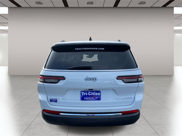 2025 Jeep Grand Cherokee Laredo photo 3