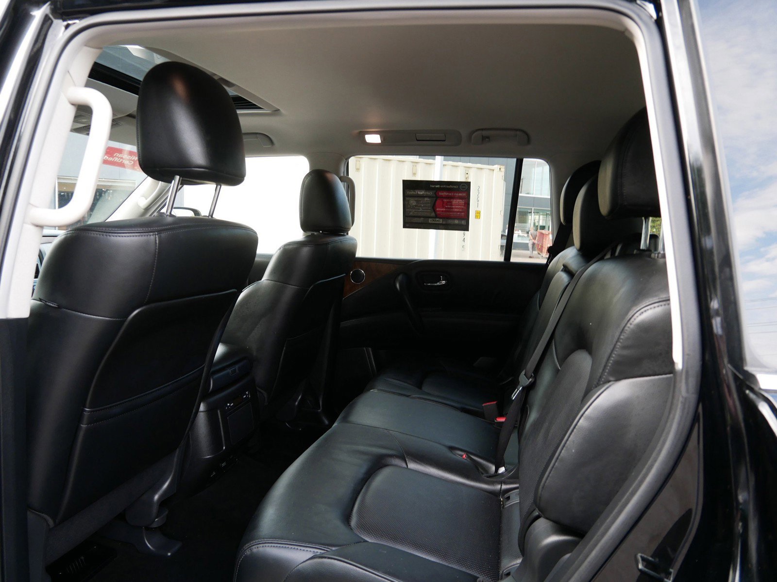 2024 Nissan Armada SL photo 9