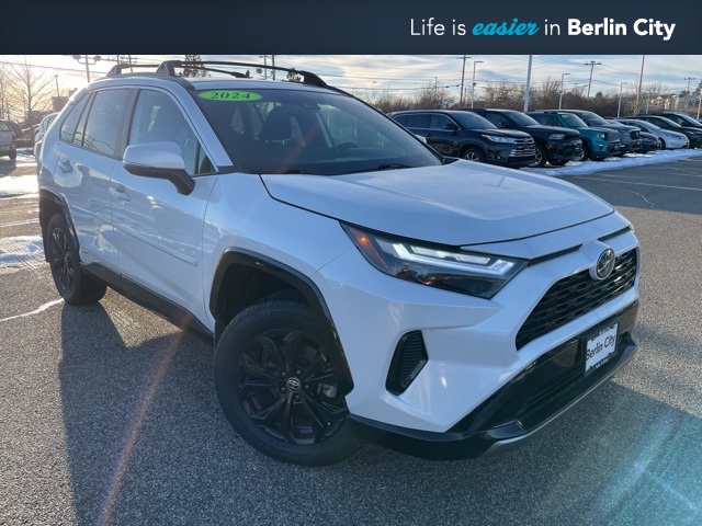 2024 Toyota RAV4 SE's photo