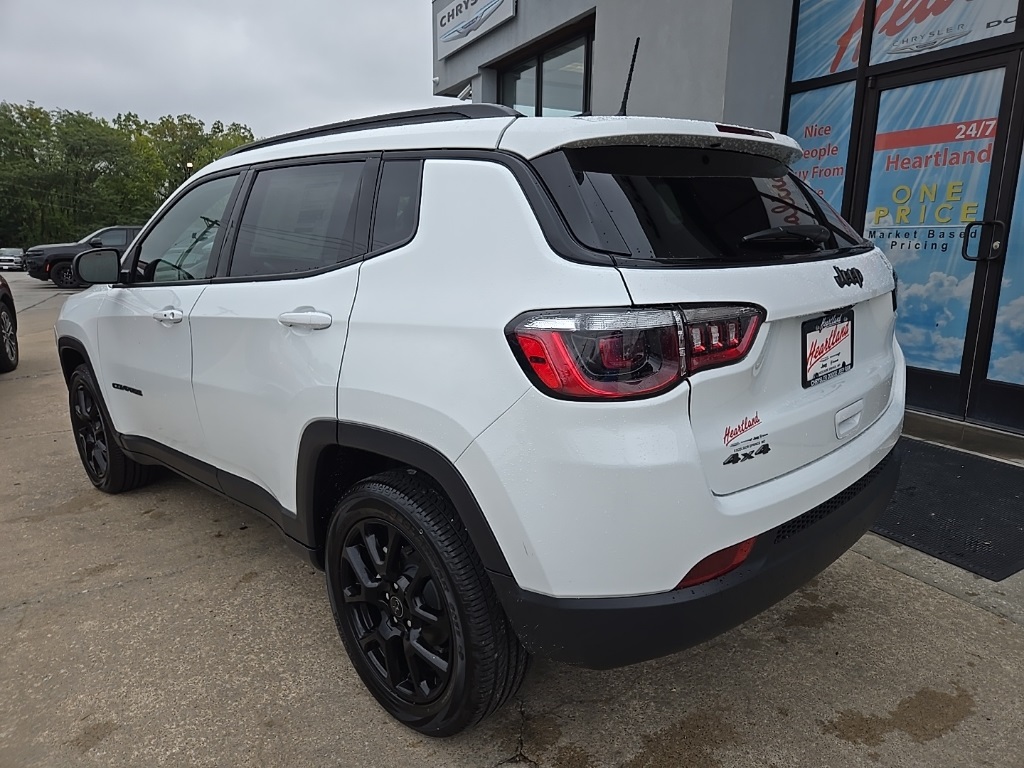 2026 Jeep Compass Latitude photo 2