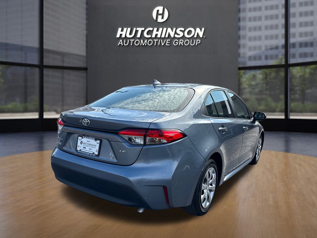 2025 Toyota Corolla LE photo 2