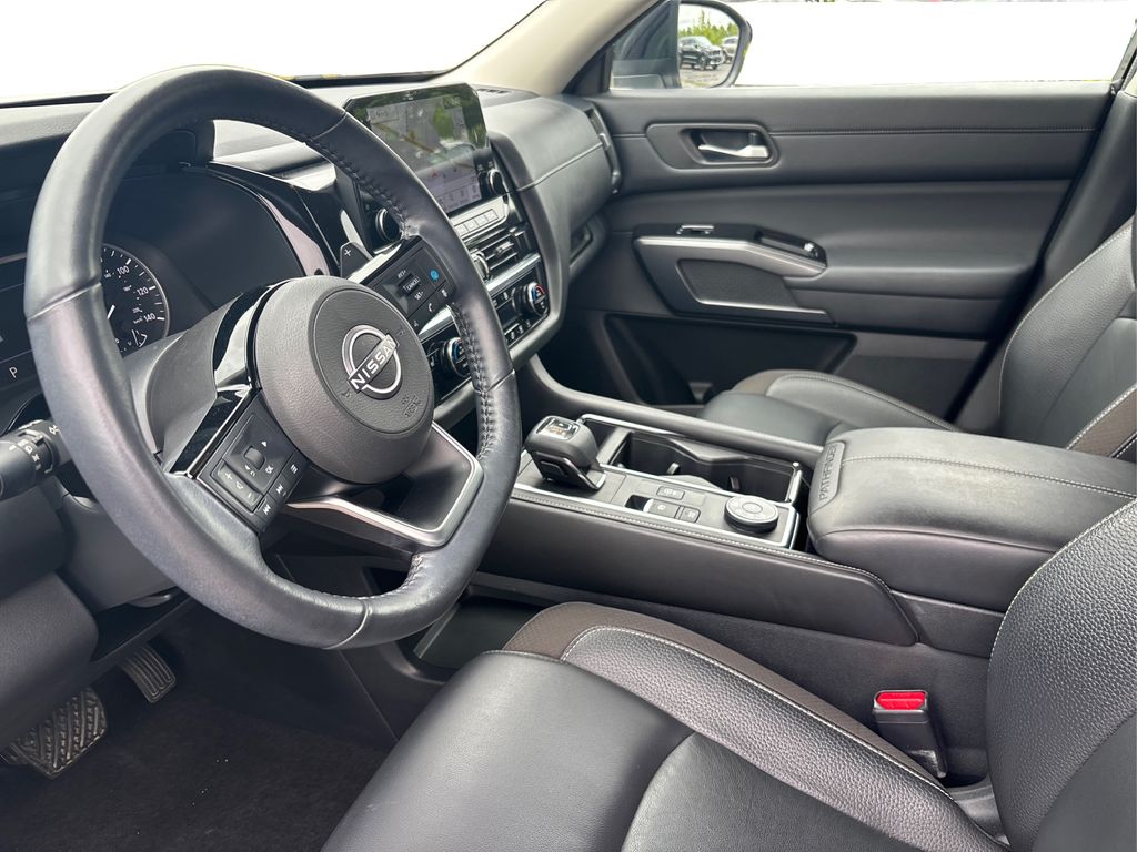 2022 Nissan Pathfinder SL photo 9