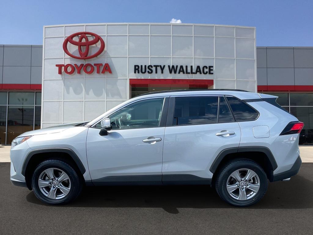 2024 Toyota RAV4 XLE's photo
