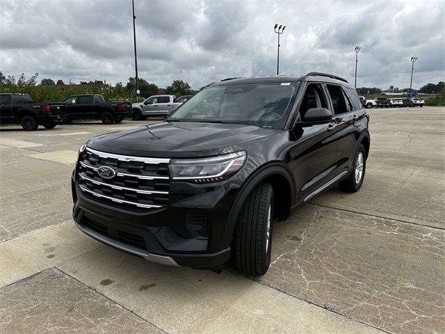 2025 Ford Explorer photo 4