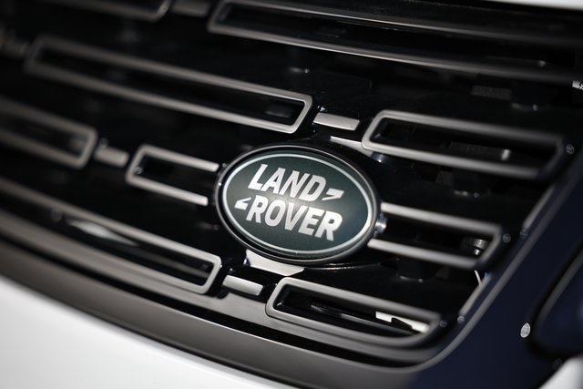 2025 Land Rover Range Rover Sport SE photo 3