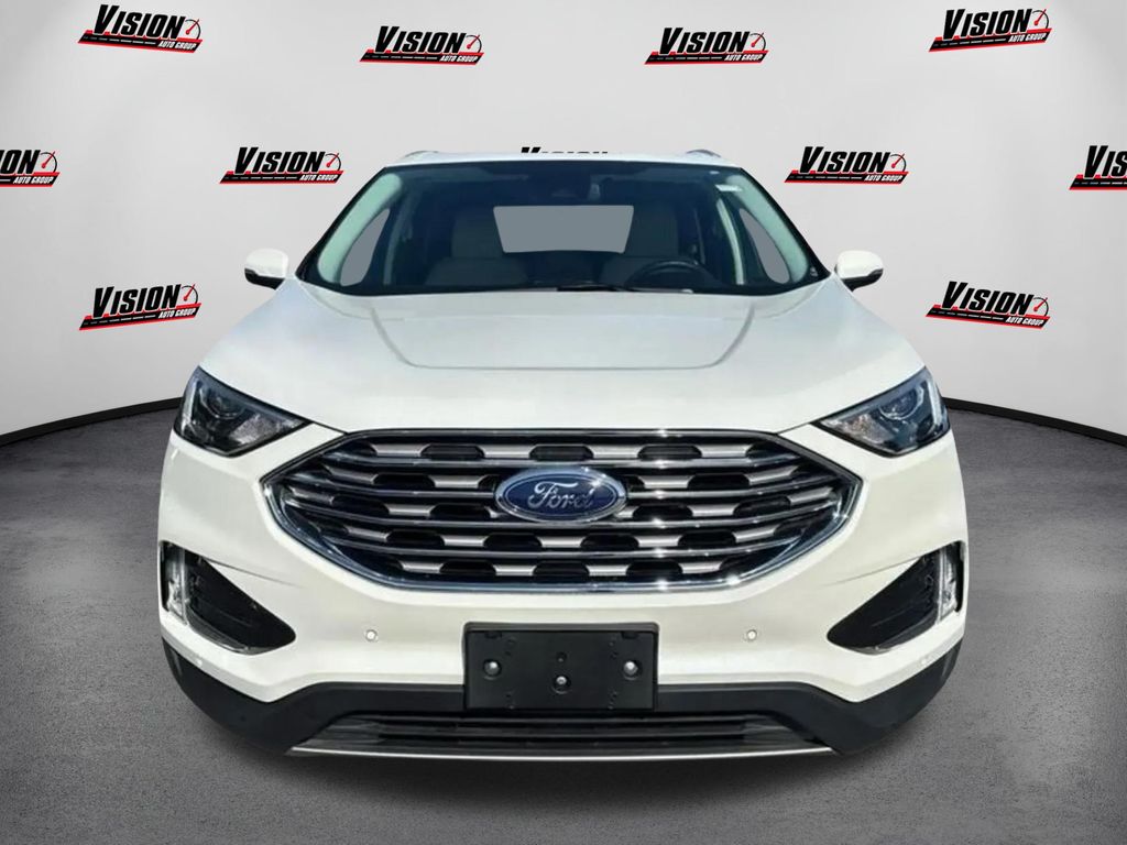2022 Ford Edge Titanium photo 2