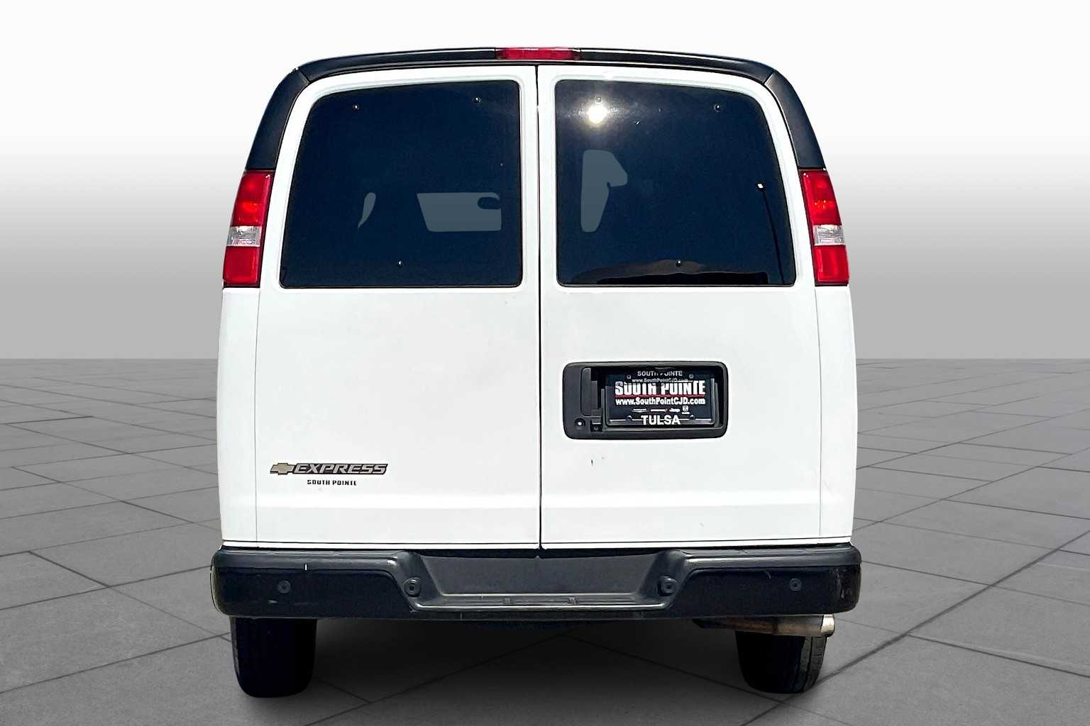 2023 Chevrolet Express LS photo 4