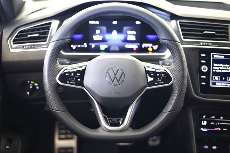 2024 Volkswagen Tiguan SE R-Line Black photo 12