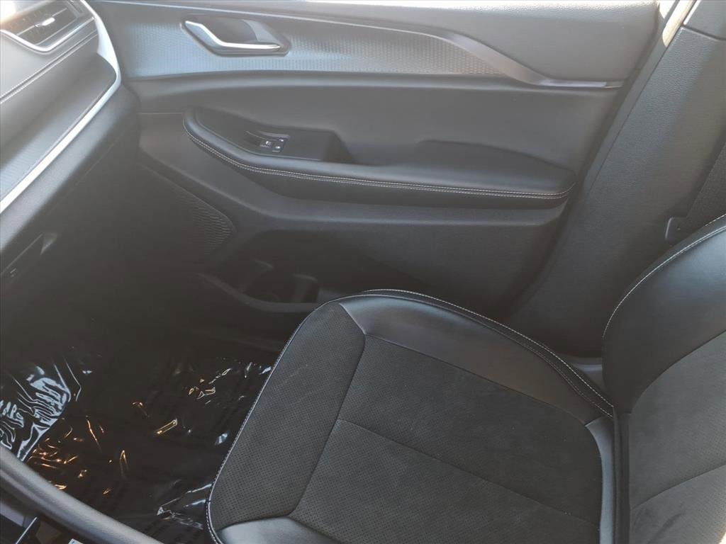 2025 JEEP GRAND CHEROKEE L - Image 25