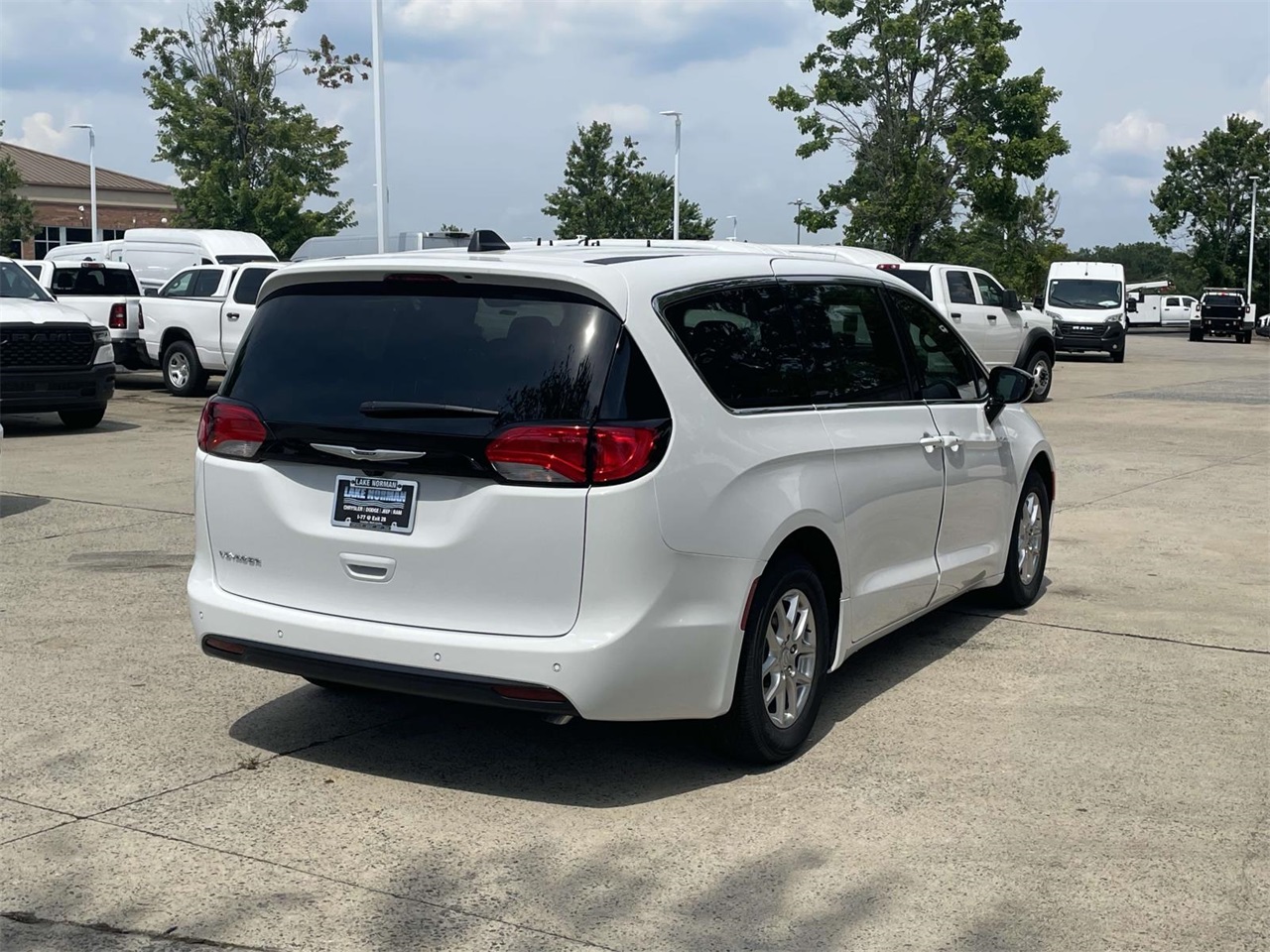 2025 Chrysler Voyager LX photo 6
