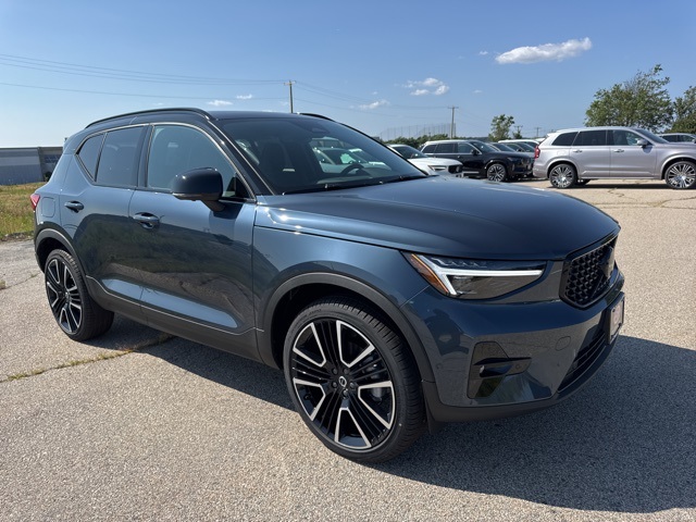 2026 Volvo XC40 Ultra Black Edition's photo