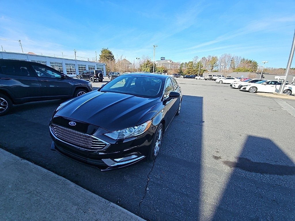 2017 Ford Fusion SE photo 2
