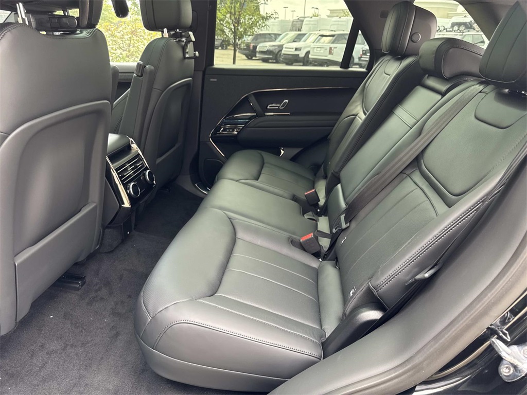 2025 Land Rover Range Rover Sport SE photo 10