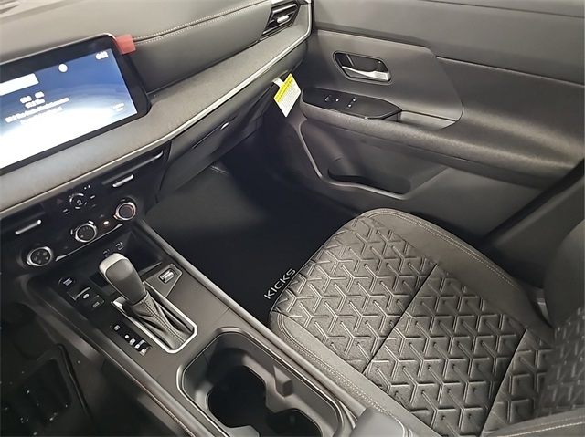 2025 Nissan Kicks SV photo 18