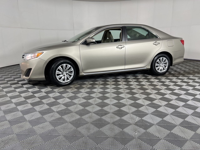 2014 Toyota Camry SE photo 4