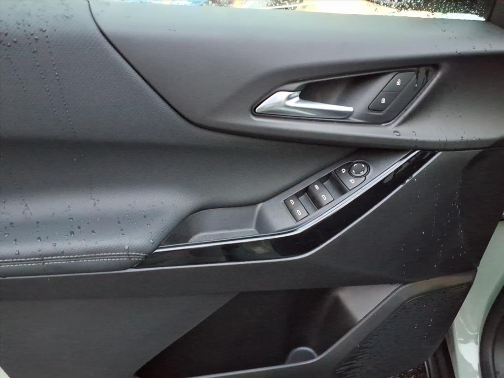 2026 Chevrolet Equinox LT photo 2