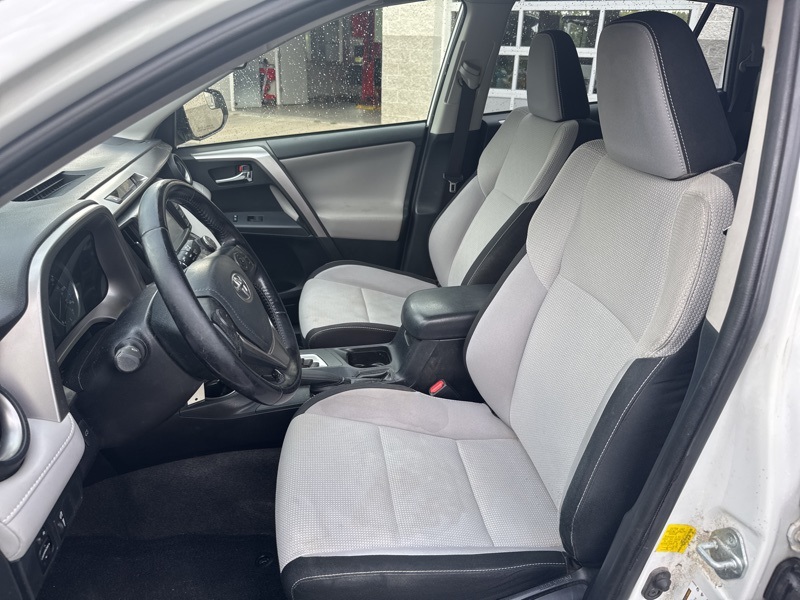2016 Toyota RAV4 XLE photo 10