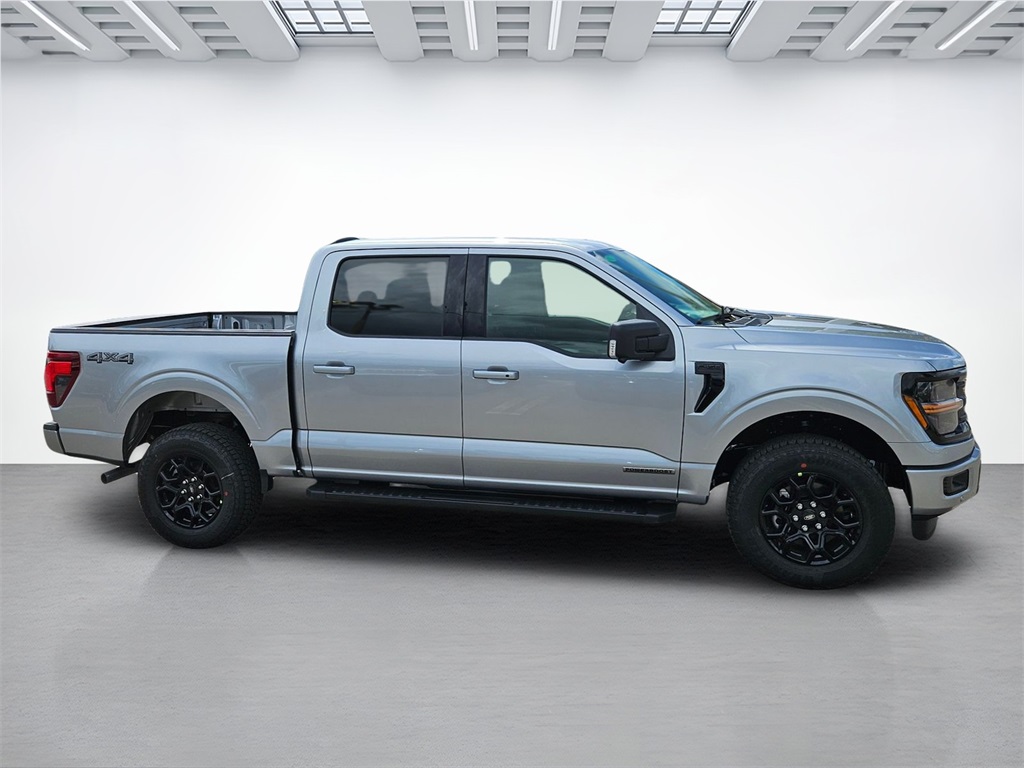2025 Ford F-150 XLT photo 4