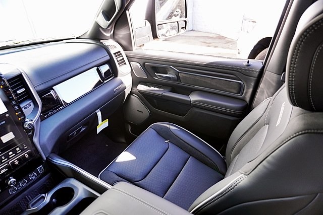 New 2026 Diamond Black Crystal Pearl-Coat Exterior Paint RAM Laramie image 28