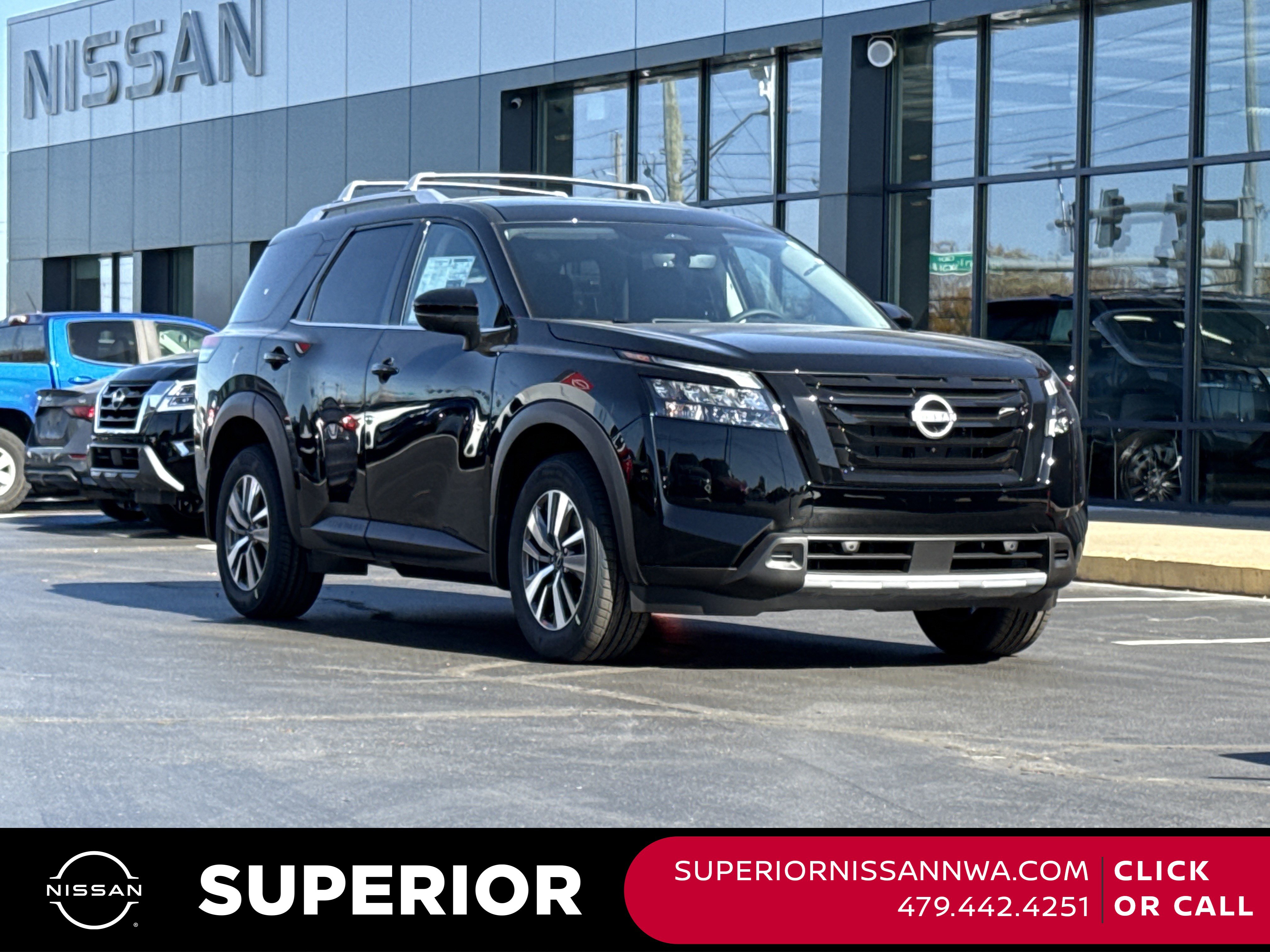 2025 Nissan Pathfinder SL's photo