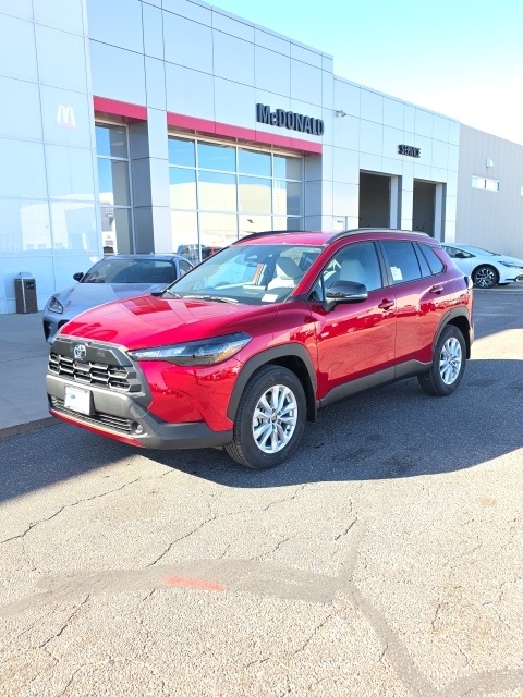 2026 Toyota Corolla Cross LE's photo