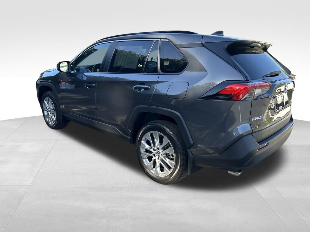 2023 Toyota RAV4 XLE Premium photo 3