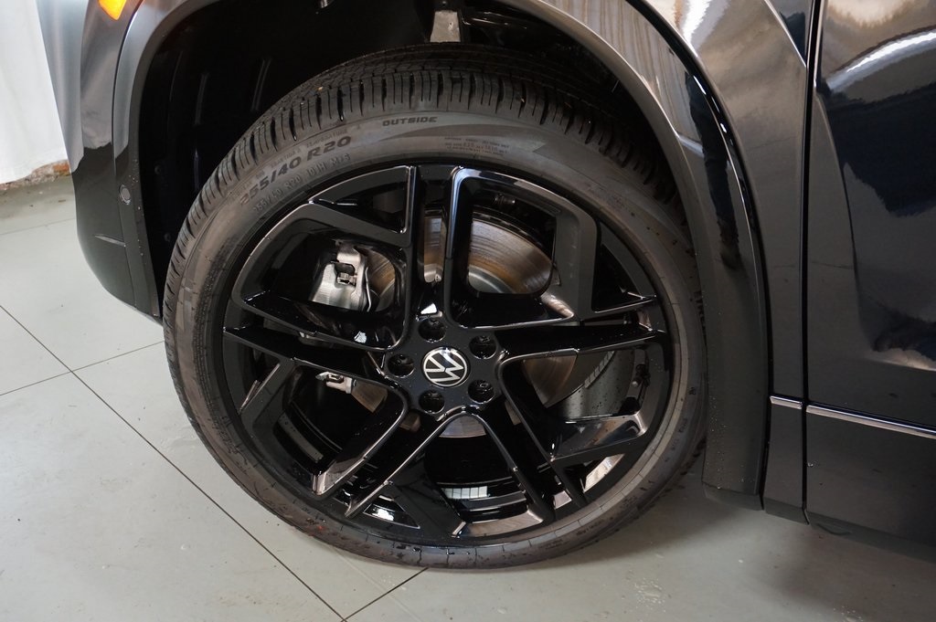 2025 Volkswagen Tiguan SE R-Line Black photo 26