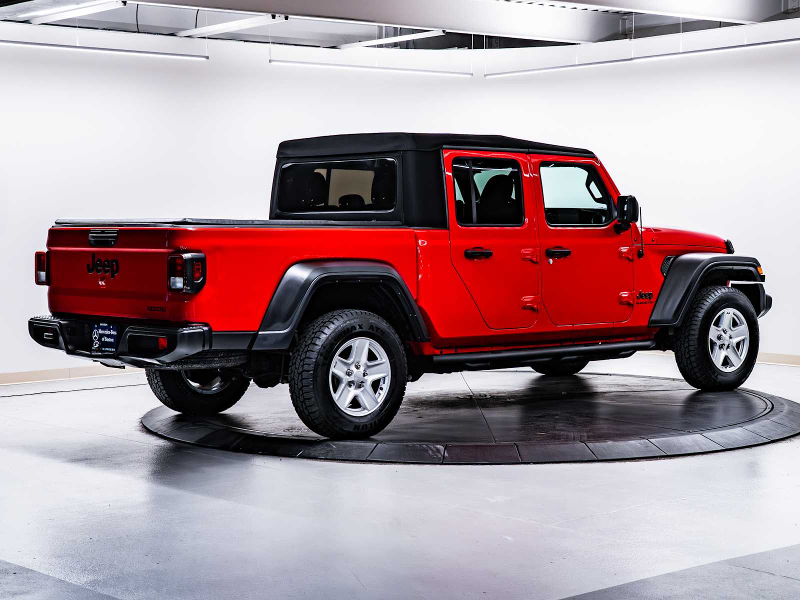 Image of Pre-Owned 2020 Jeep Gladiator Sport