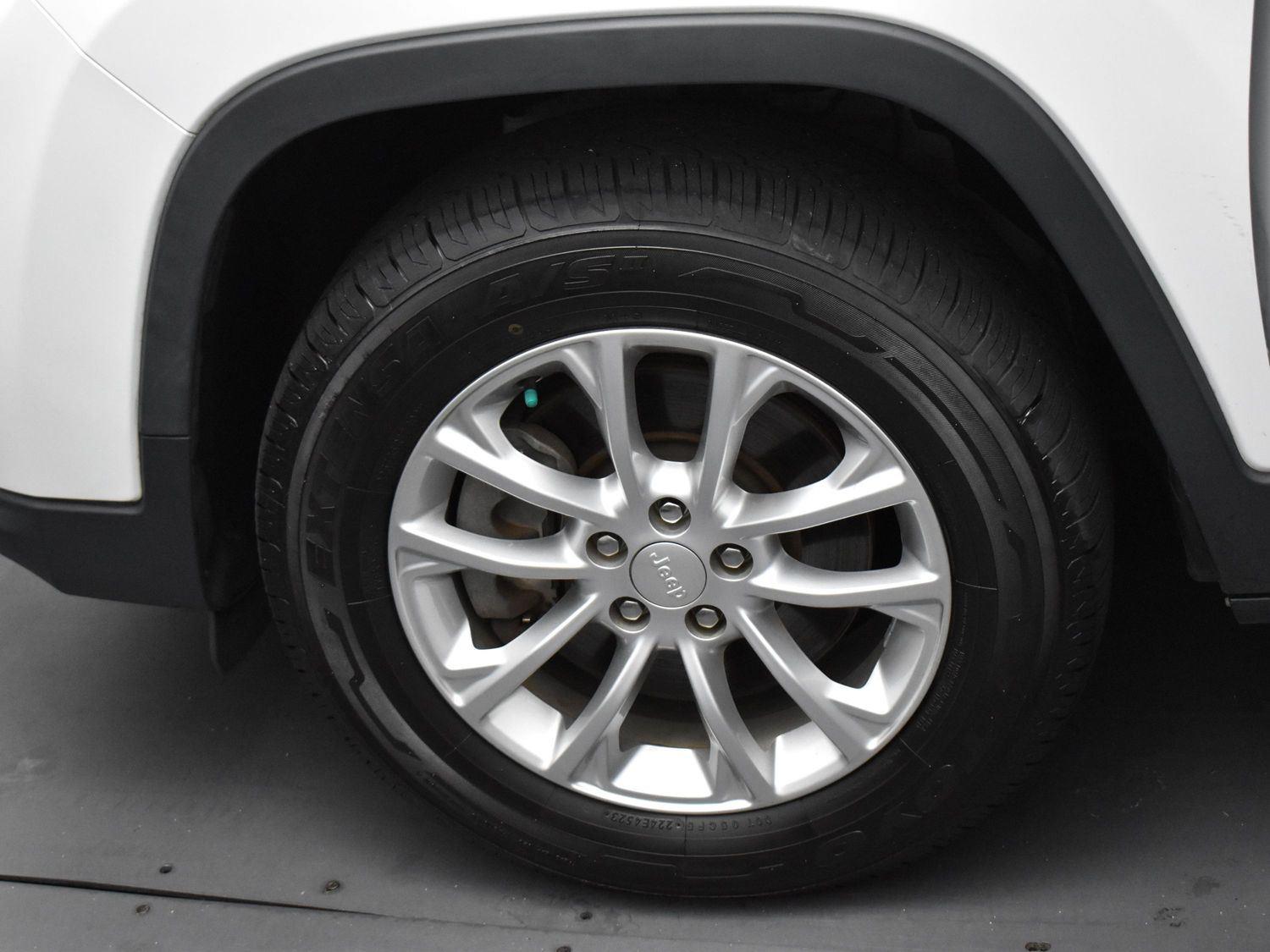 2019 Jeep Cherokee Latitude photo 29