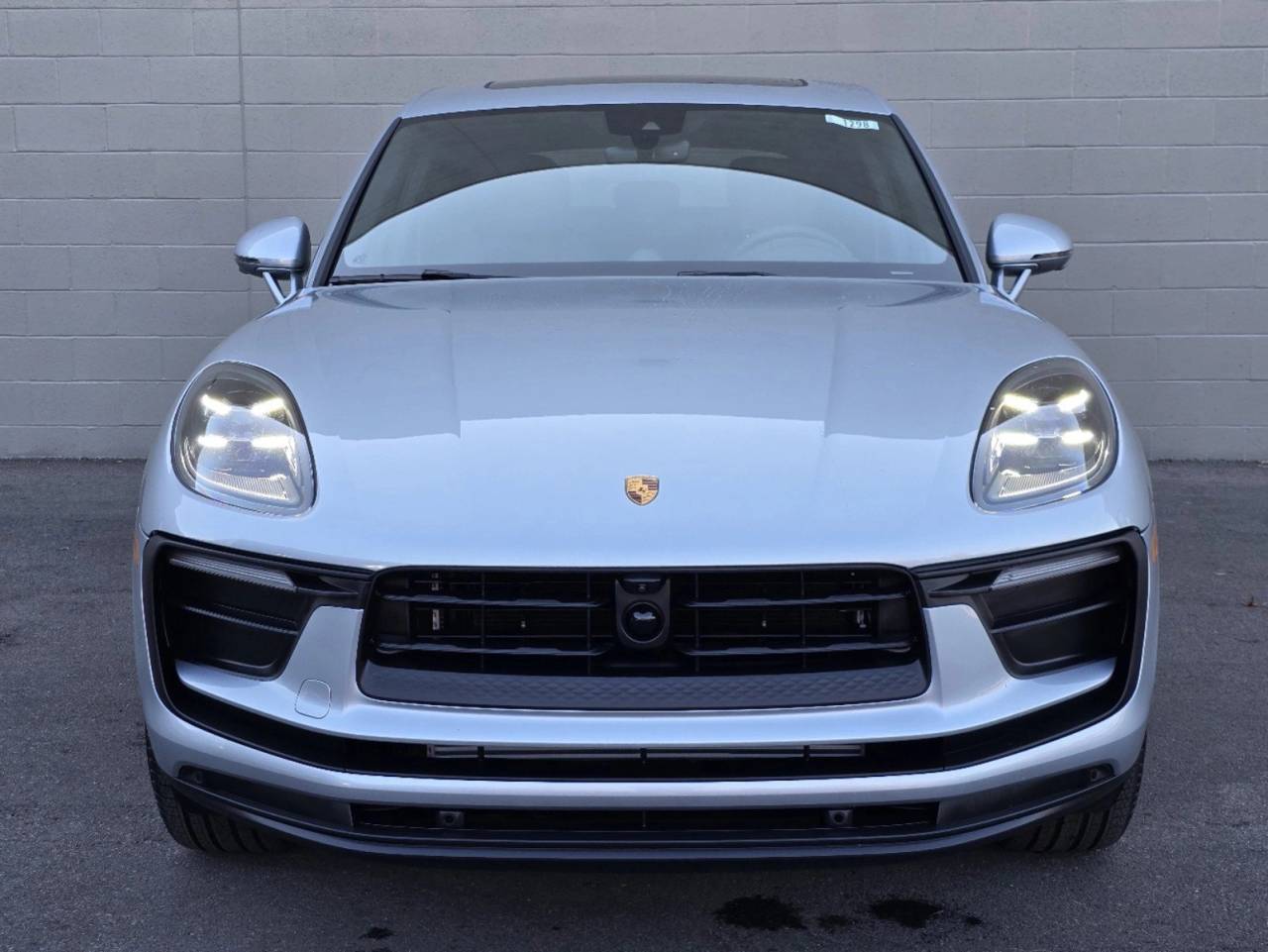 2025 Porsche Macan T photo 2
