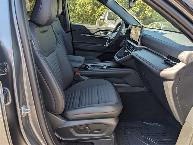 2025 Ford Explorer ST-Line photo 30