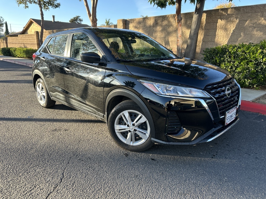 2024 Nissan Kicks S's photo