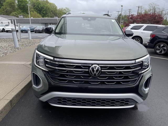 2024 Volkswagen Atlas Peak Edition SEL photo 4