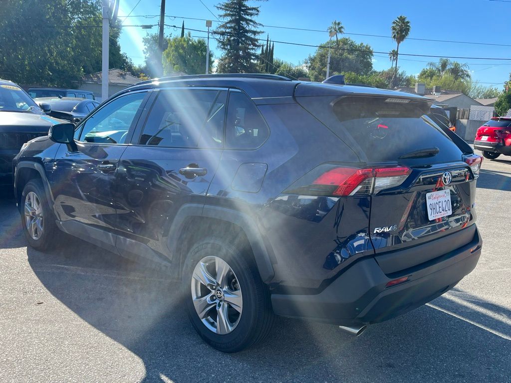 2023 Toyota RAV4 XLE photo 3