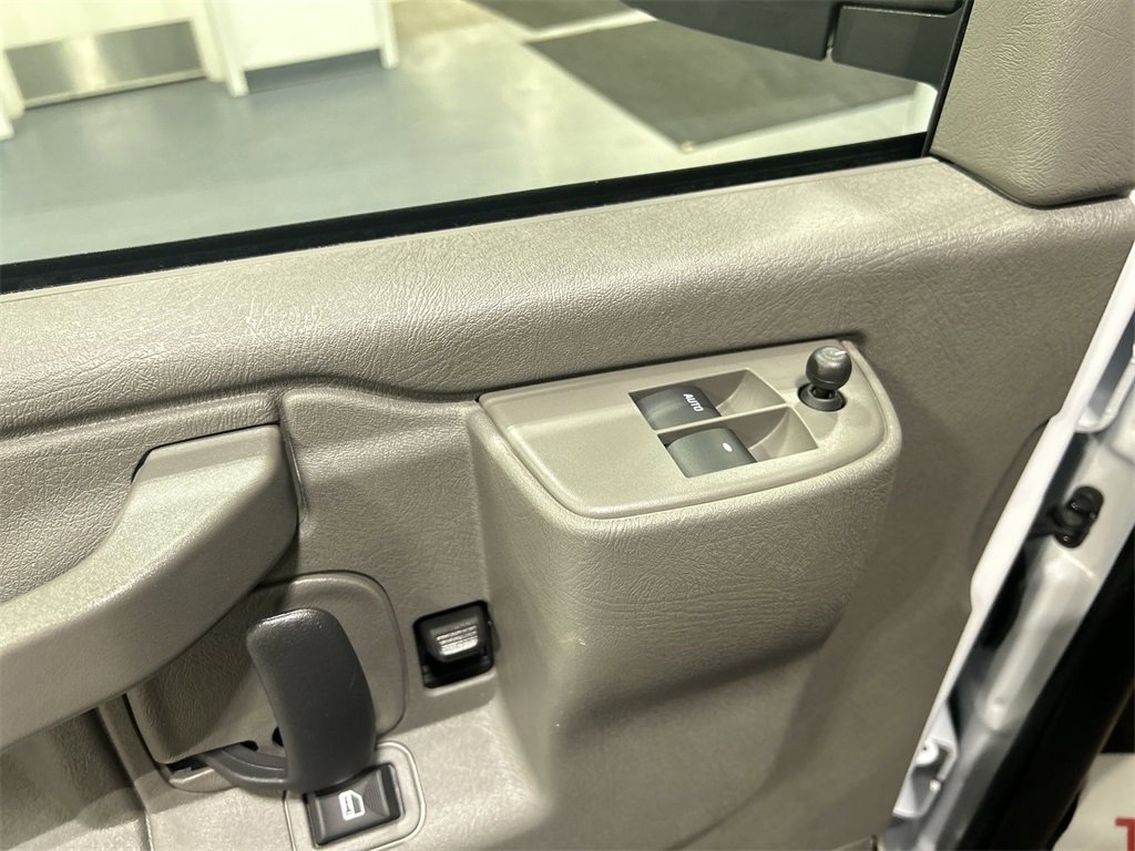 2025 Chevrolet Express Cargo 2500 photo 11