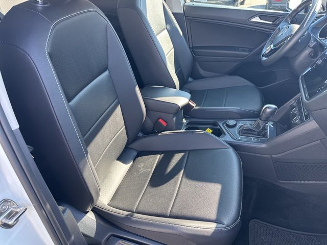 2021 Volkswagen Tiguan R-Line Black SEL photo 17