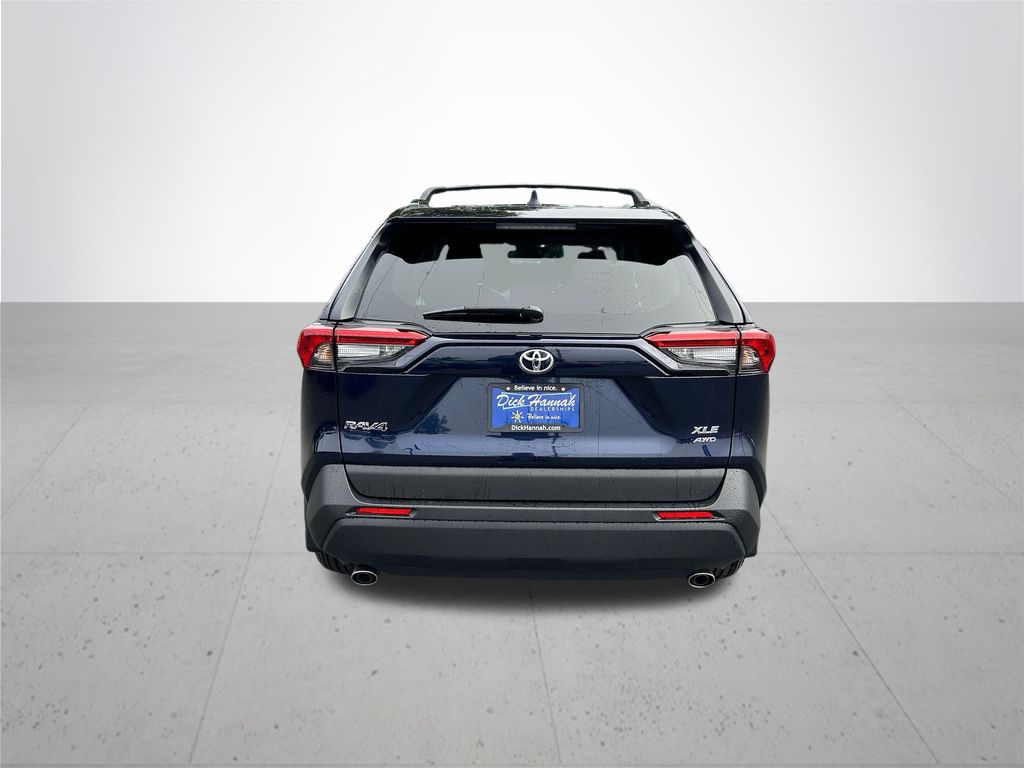 2025 Toyota RAV4 XLE photo 8