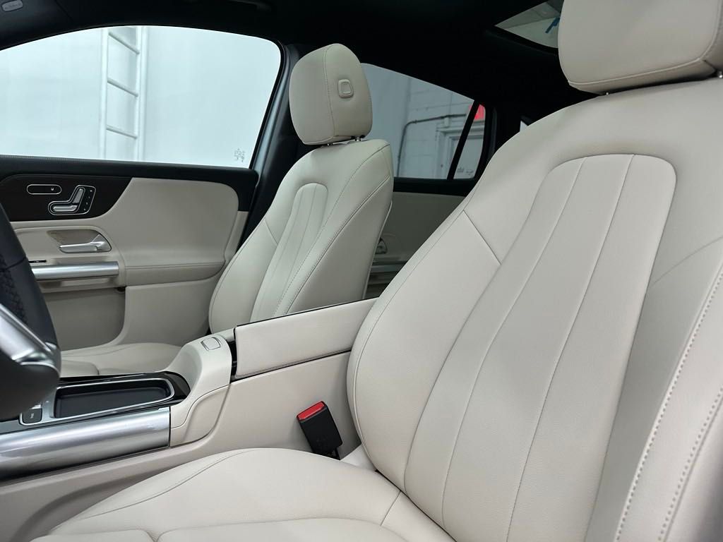 2025 Mercedes Benz GLA 250 photo 11