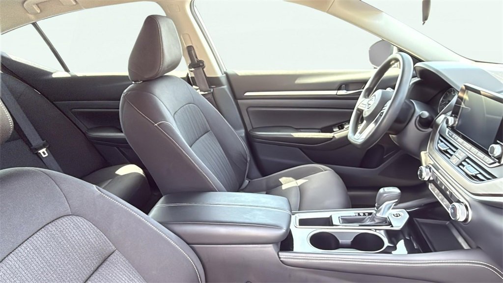 2023 Nissan Altima 2.5 SV photo 10