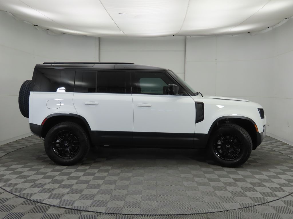 2025 Land Rover Defender 110 S photo 4