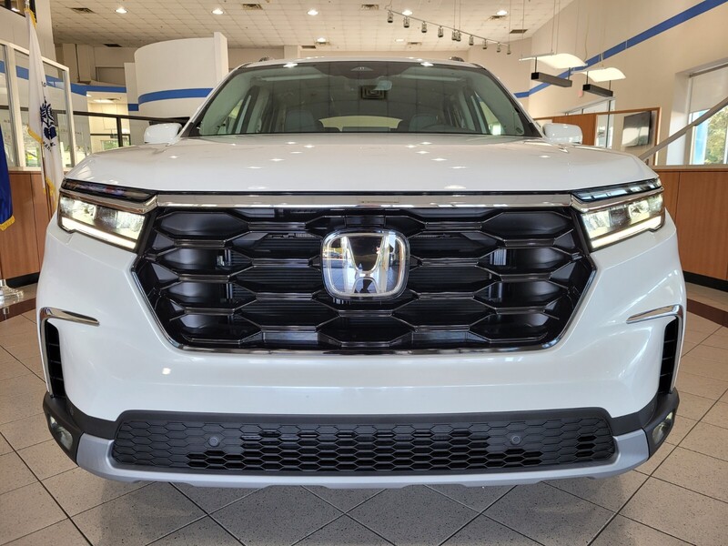2025 Honda Pilot Touring photo 2
