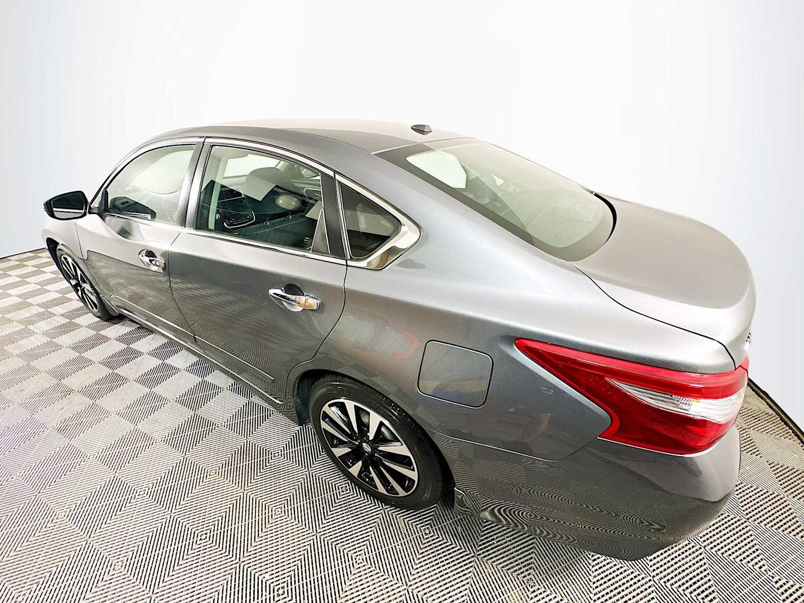 2018 Nissan Altima 2.5 SV photo 6