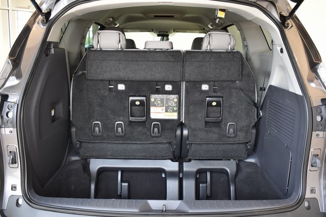 2024 Toyota Sienna LE photo 9
