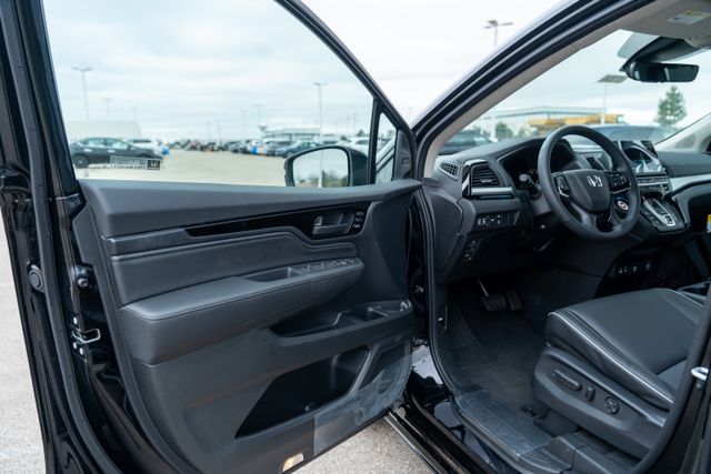 2026 Honda Odyssey Touring photo 21