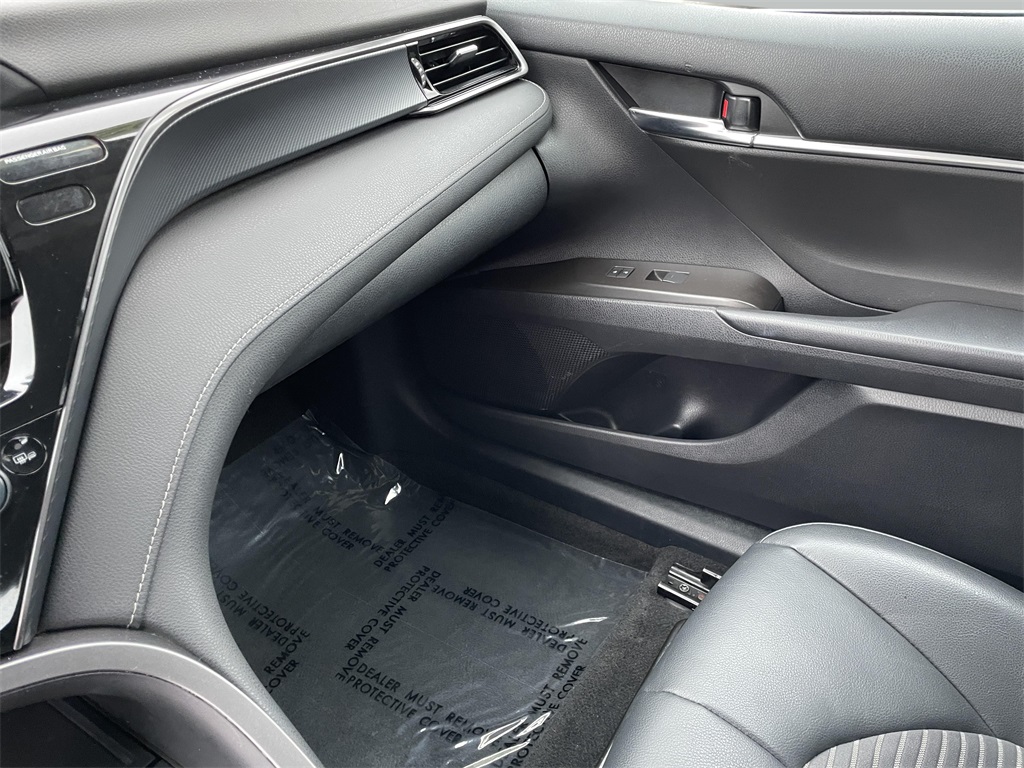 2022 Toyota Camry SE photo 21