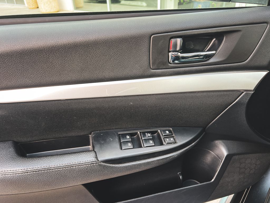2013 Subaru Legacy 2.5i Premium photo 14