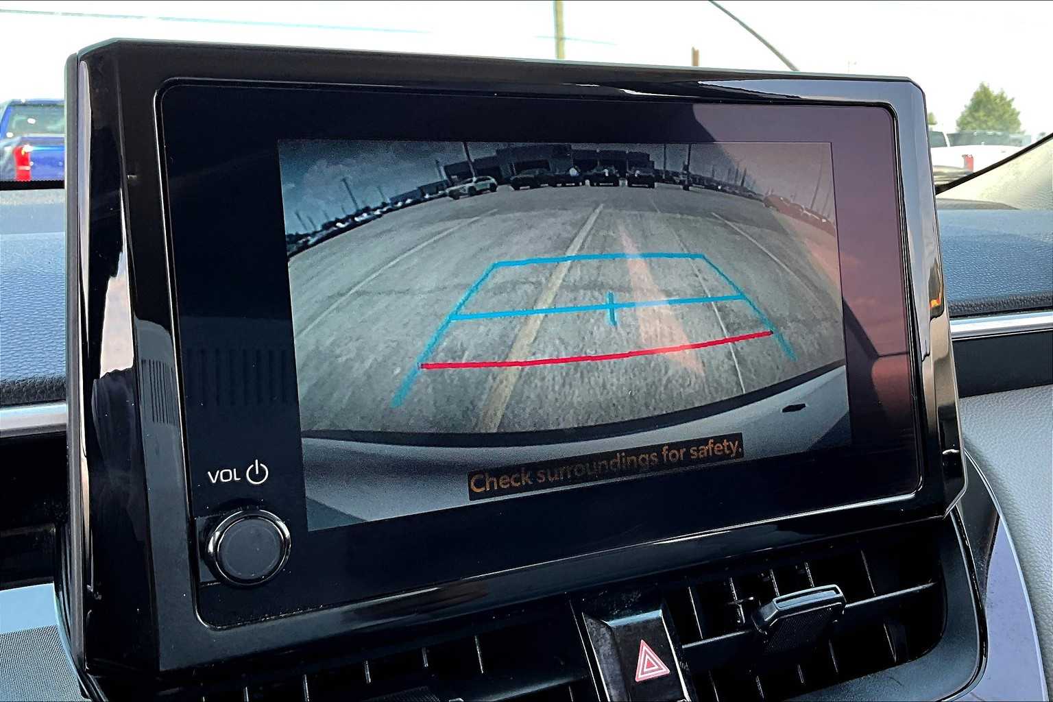 2023 Toyota Corolla Cross LE photo 25