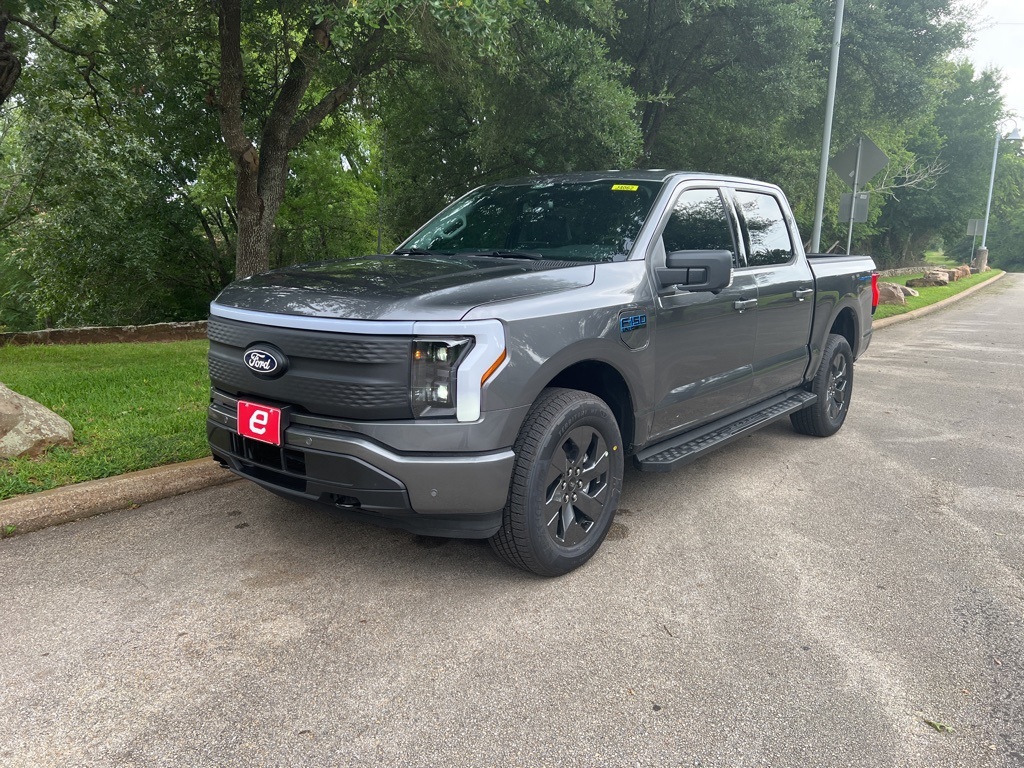 2025 Ford F-150 Lightning photo 3