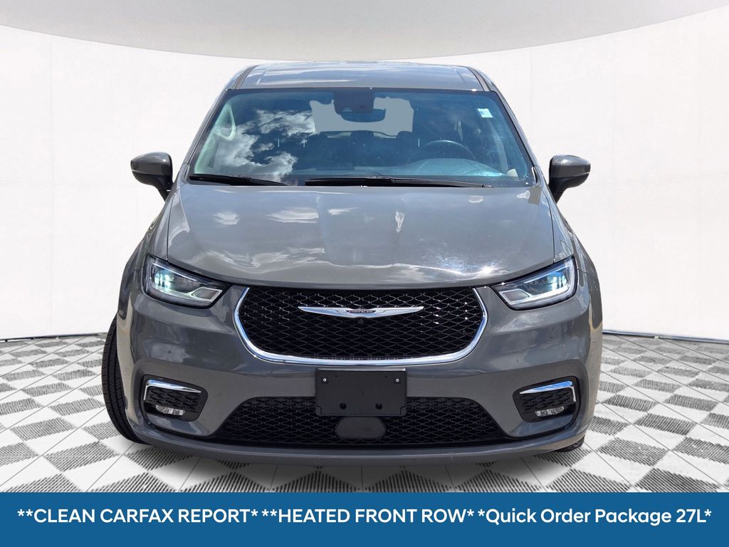 2023 Chrysler Pacifica Touring L photo 2