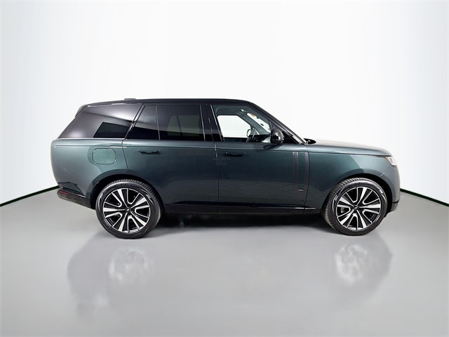 2025 Land Rover Range Rover SE photo 4
